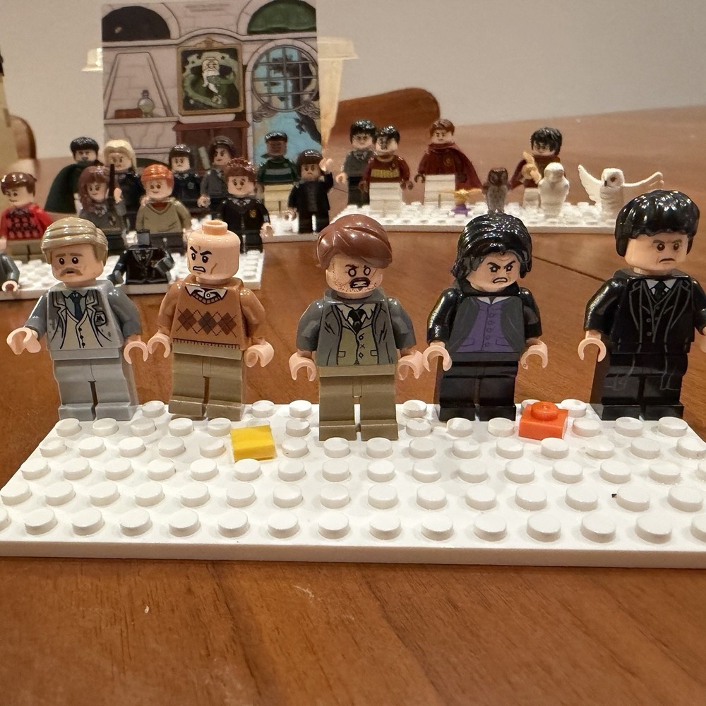 LEGO Harry Potter 4lb Lot 20+ Minifigures Sets - Picture 4 of 15